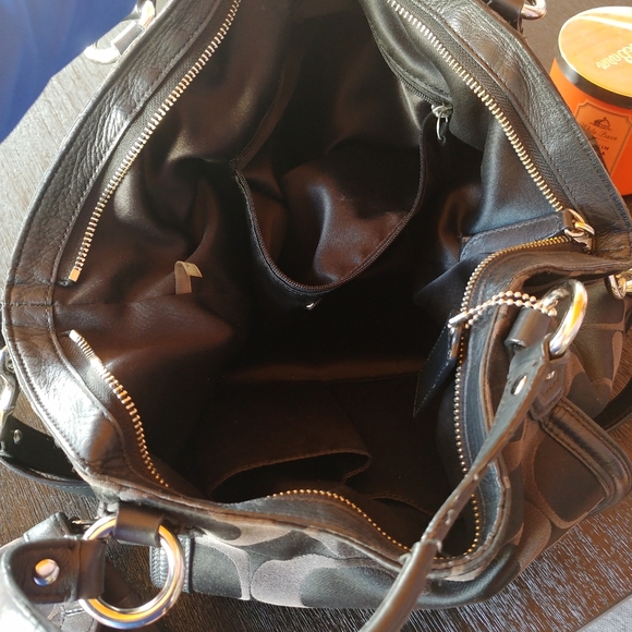 Authentic Coach Purse and matching Clutch - Picture 4 of 6